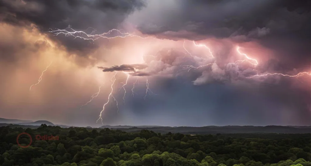 Heavy Thunderstorms to Hit 25 Odisha Districts Tomorrow